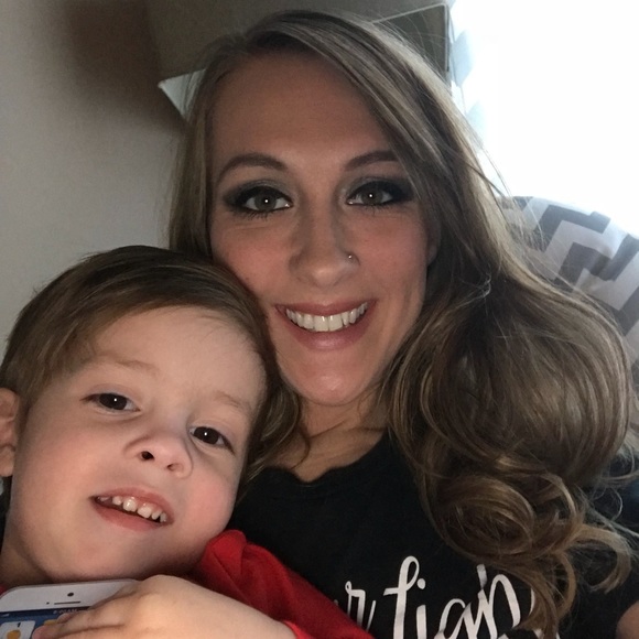 Meet your Posher, Audriana - Picture 2 of 2